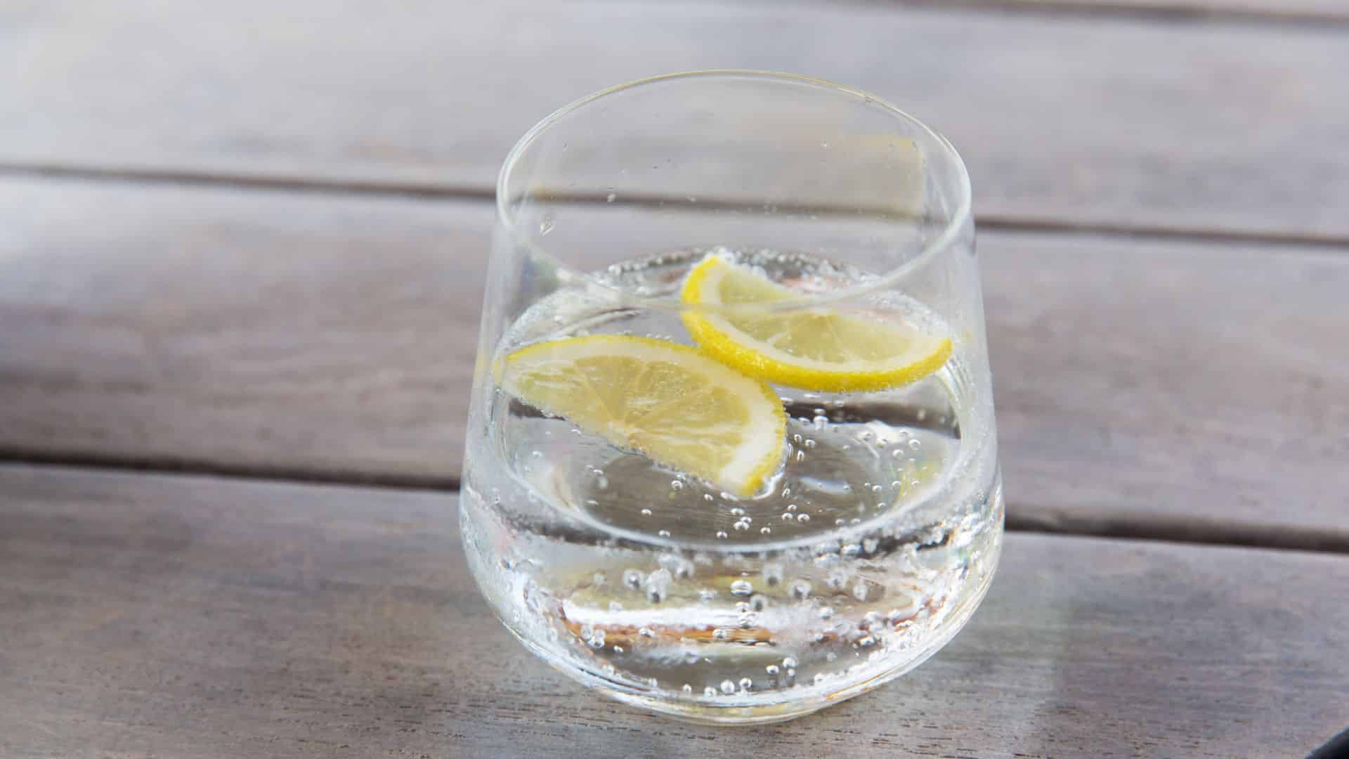 水素水 - 喝水也能幫助減肥?!讓水素水、氣泡水幫助你邁向良好體態! 各大品牌的氣泡水各有優缺點