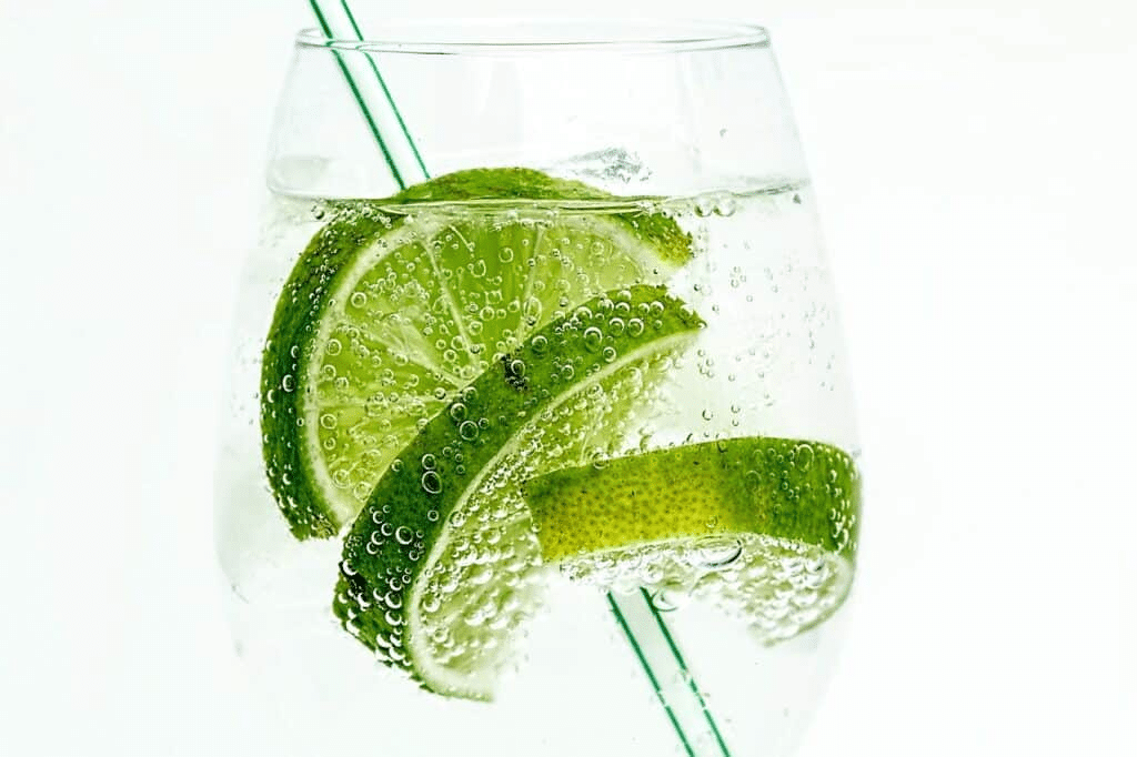 氣泡水 - 碳酸新浪潮:氫水做成氣泡水,新興飲品趨勢的科學與樂趣 氣泡水加上氫水,讓身體有不一樣的感受