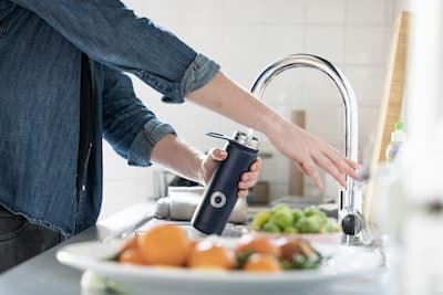 家用飲水機 - 2023家用飲水機推薦|桌上型、落地型 家用飲水機設備、裝水
